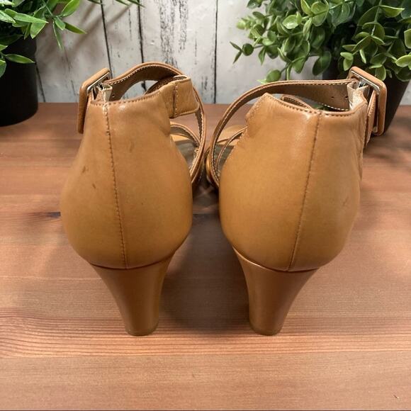 Dana Davis Tan Strappy Block Heel Sandals Made in Italy Size 7 - Picture 6 of 10